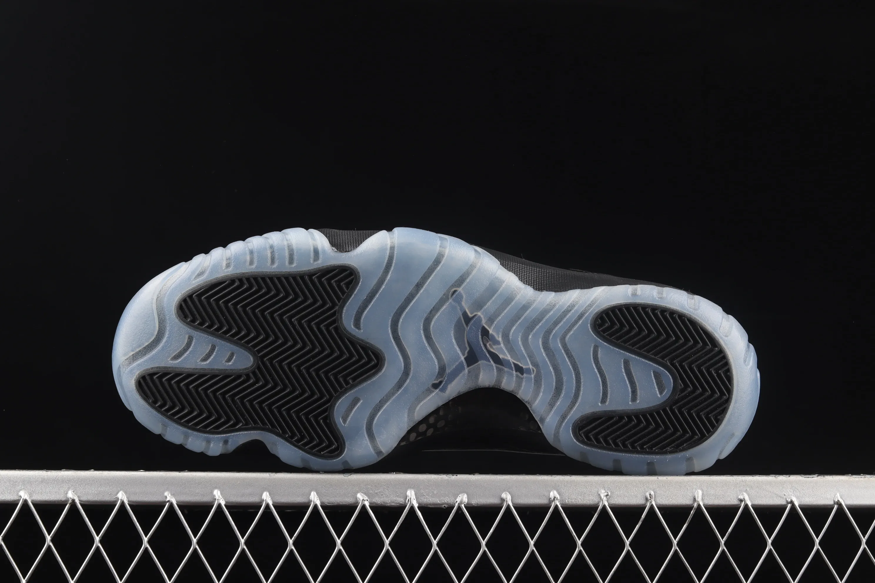 All categories Air Jordan Jordan series basketball shoes Air Jordan 11 F version Air Jordan 11 "Cap and Gown" AJ11 Joe 11 Black Gamma Black Warrior 378037-005